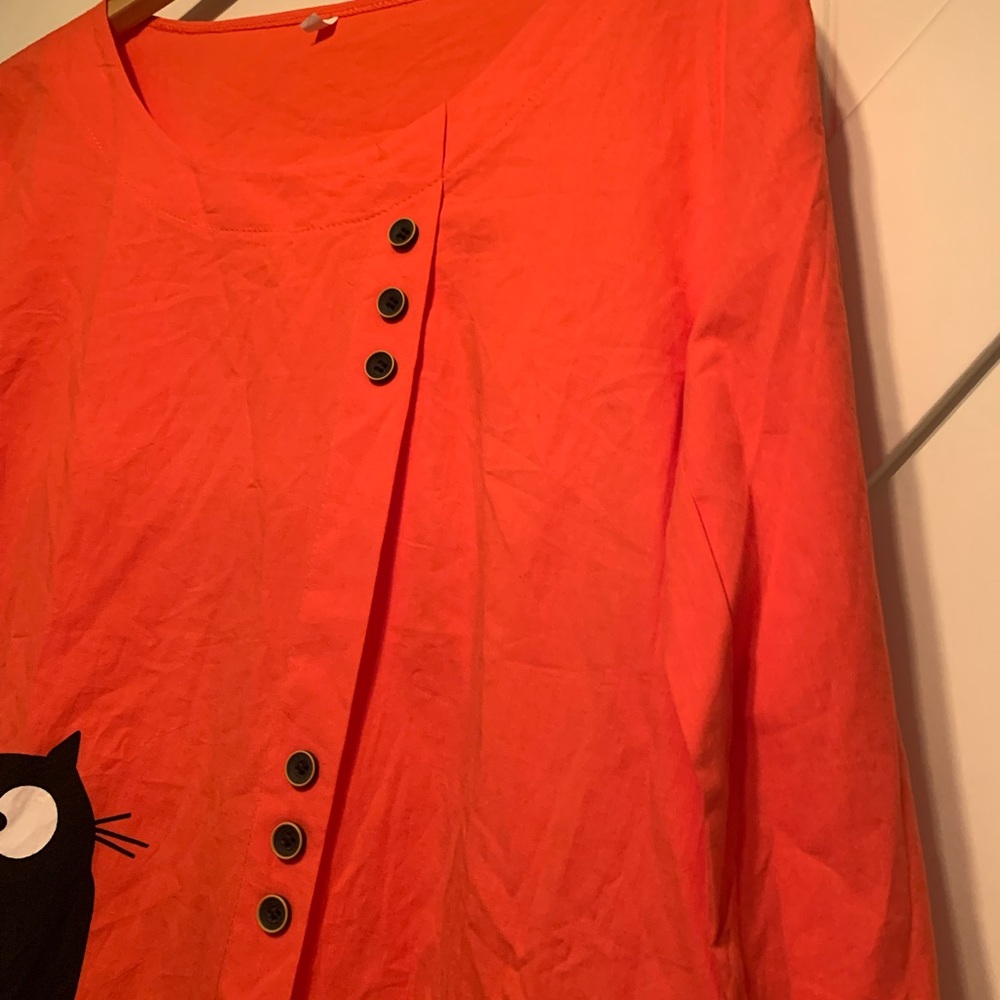Cat staring at a fish womens button down blouse size large - Picture 3 of 5